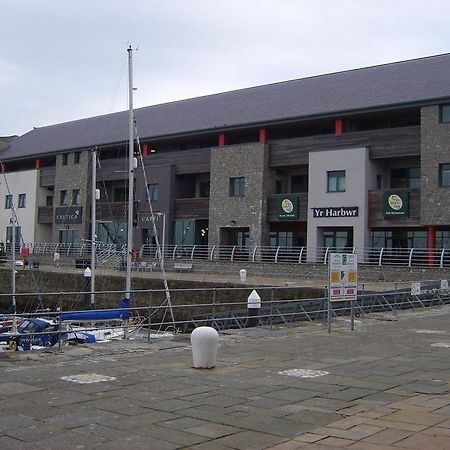 Premier Inn Caernarfon Exterior photo