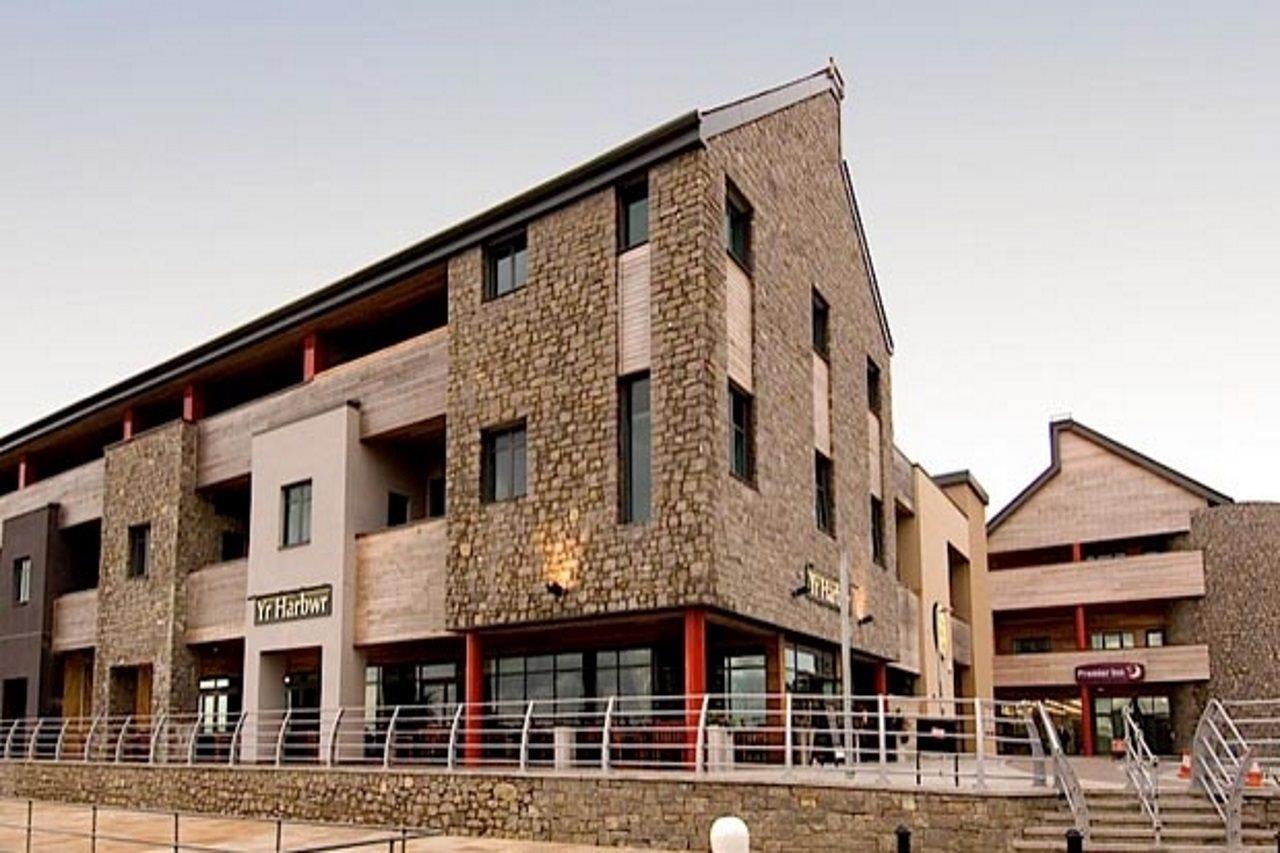 Premier Inn Caernarfon Exterior photo