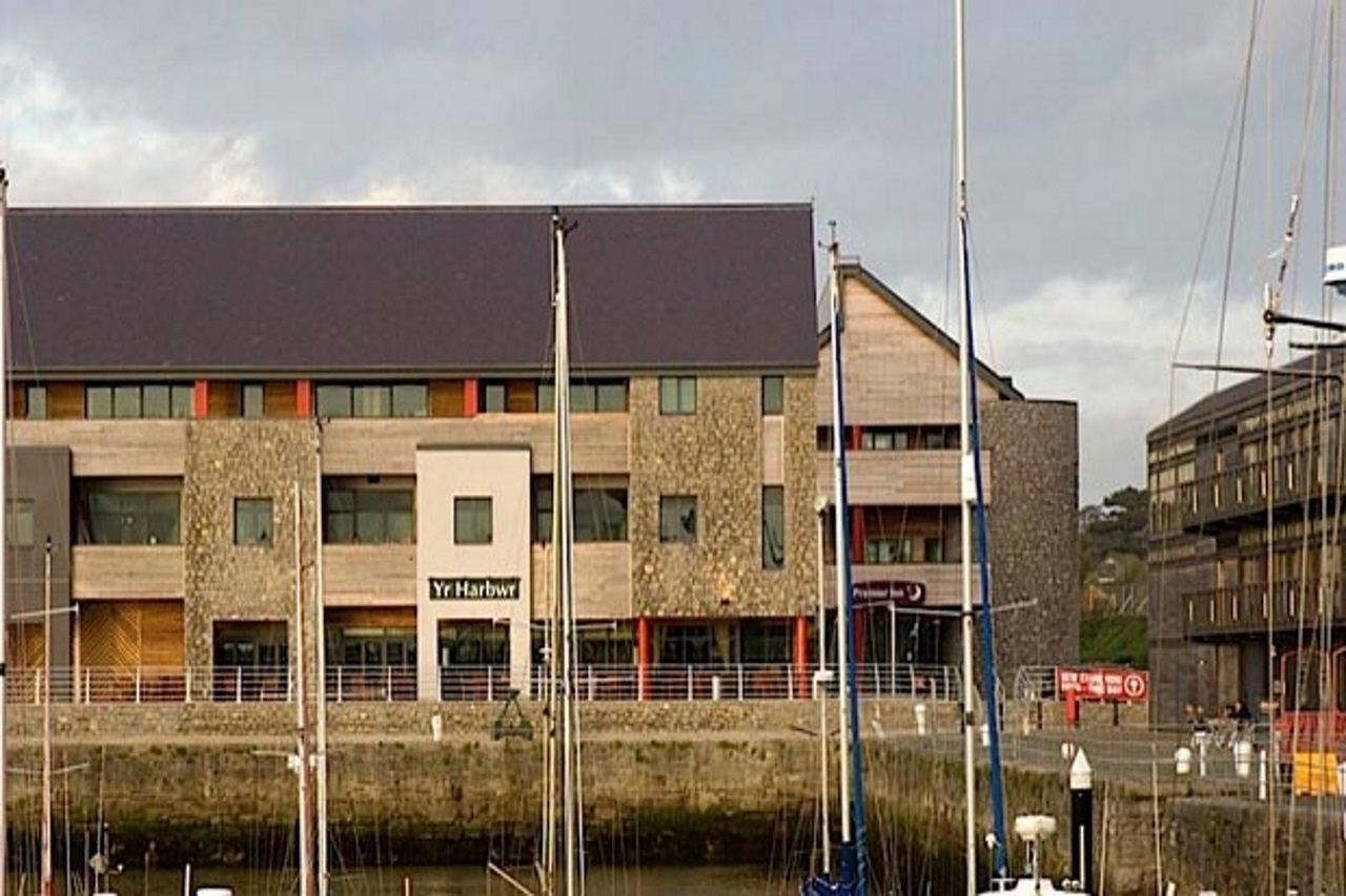 Premier Inn Caernarfon Exterior photo