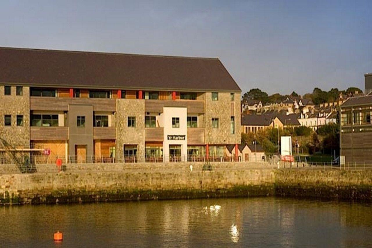 Premier Inn Caernarfon Exterior photo