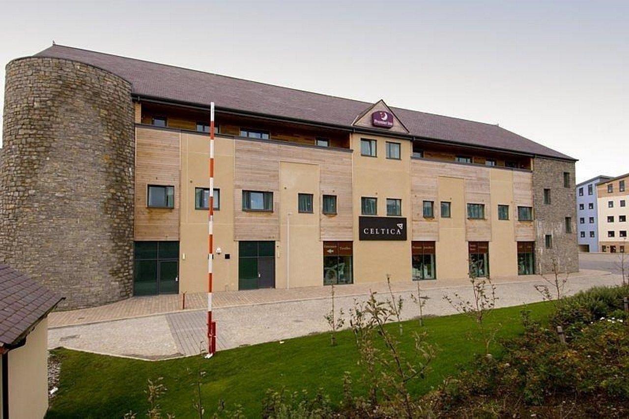 Premier Inn Caernarfon Exterior photo