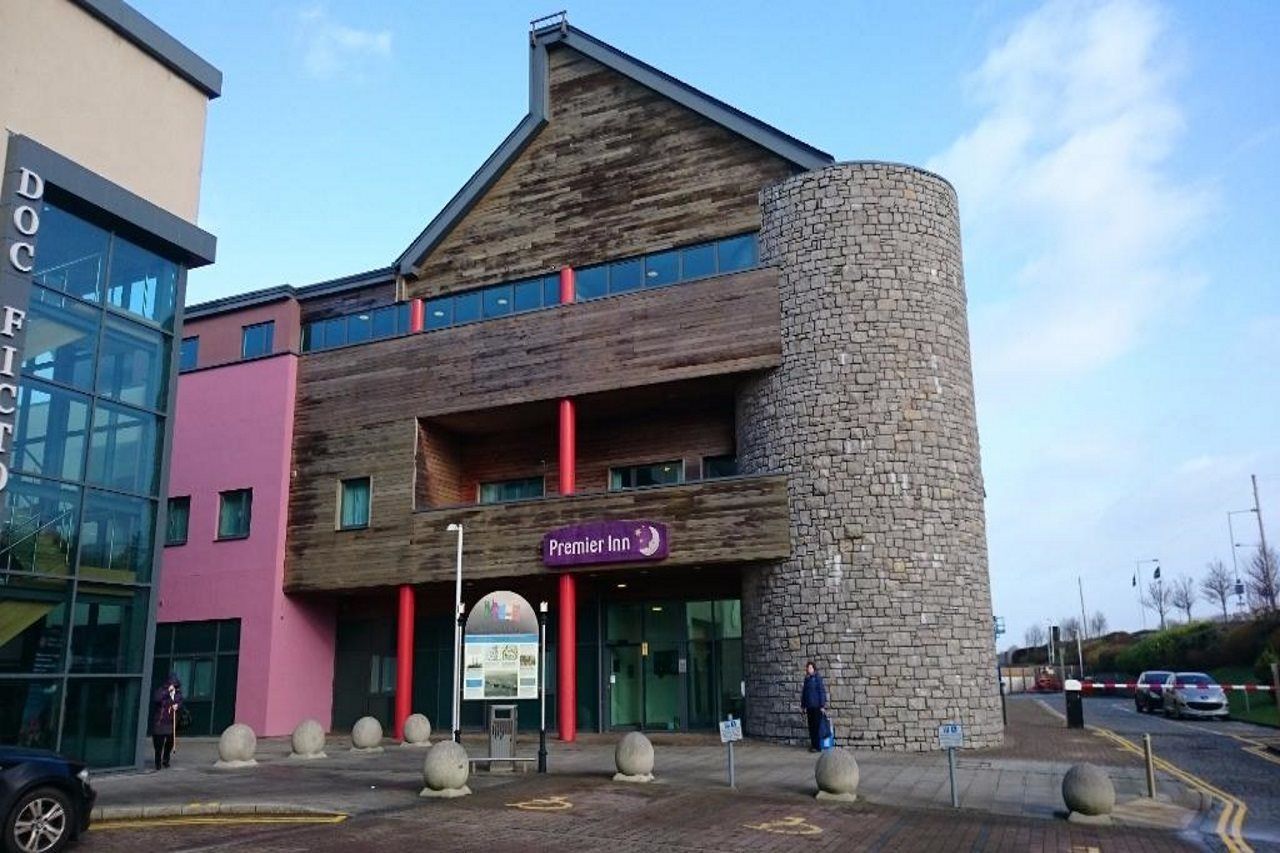 Premier Inn Caernarfon Exterior photo