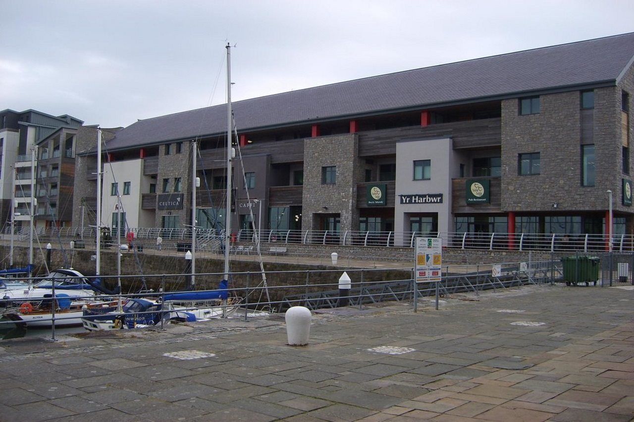 Premier Inn Caernarfon Exterior photo